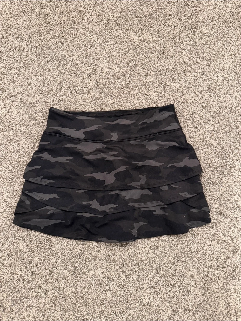 Athleta Girls Black Gray Camo Tiered Skort